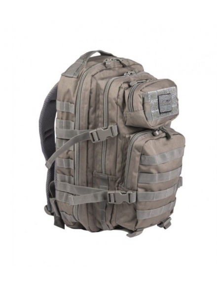 Mochila tática militar MilTec US Assault SM de 20 litros com estampa de folhagem e fecho de velcro.
