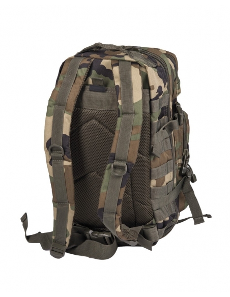 Compre a mochila tática militar MilTec US Assault SM de 20 litros na cor Woodland.