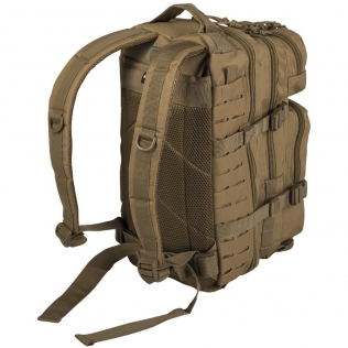 Mochila tática militar MilTec US Assault SM de 20 litros com corte a laser na cor coyote e fechamento frontal em velcro. 2