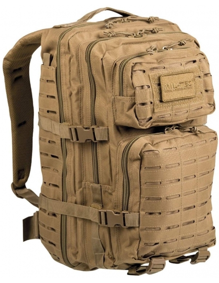 Mochila tática militar MilTec US Assault LG de 36 litros com corte a laser na cor coyote.