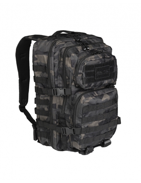 Mochila tática militar MilTec US Assault de 36 litros, camuflagem escura, com fecho frontal em velcro.