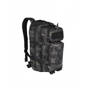 Mochila tática militar MilTec US Assault SM de 20 litros com corte a laser e camuflagem escura.