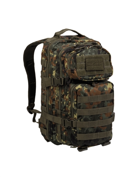 Mochila tática militar MilTec US Assault SM de 20 litros com estampa Flecktarn e fecho de velcro.