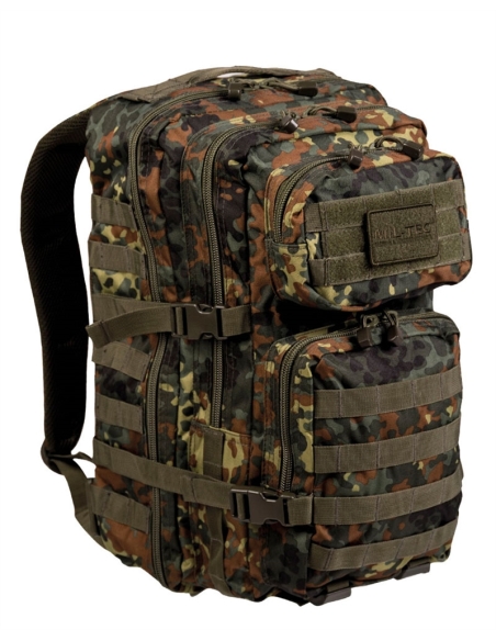 Mochila tática militar MilTec US Assault LG de 36 litros com estampa Flecktarn e fechamento frontal em velcro.