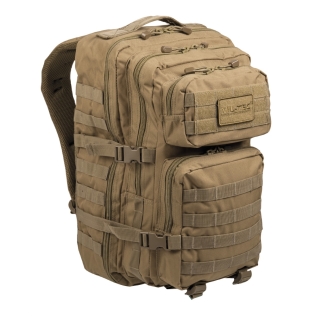Mochila tática militar MilTec US Assault LG de 36 litros na cor coyote com fecho frontal em velcro.