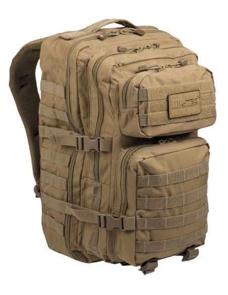 Mochila tática militar MilTec US Assault LG de 36 litros na cor coyote com fecho frontal em velcro.